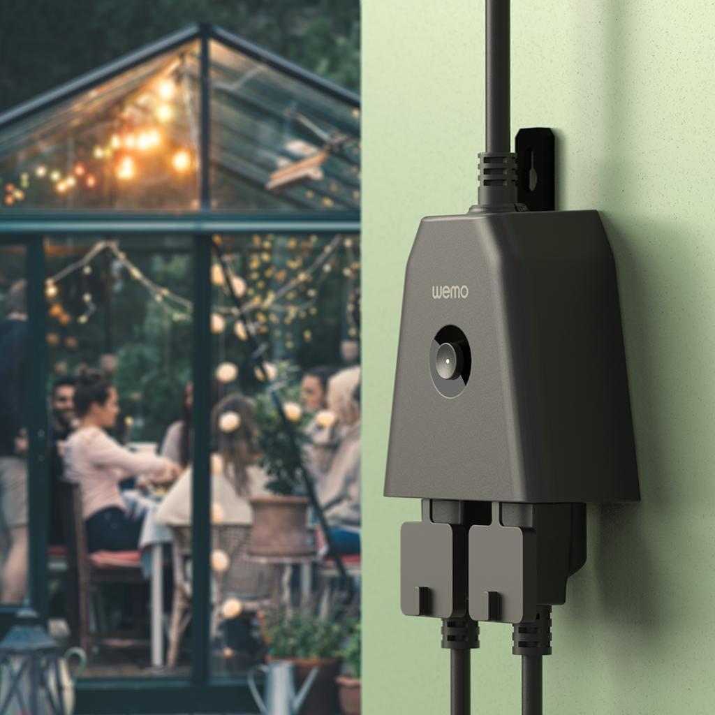 WEMO's tweet image. Take control this summer. ☀️ Our WiFi Smart Outdoor Plug features two weather-resistant outlets for smart control over lights and other outdoor devices.⛱️