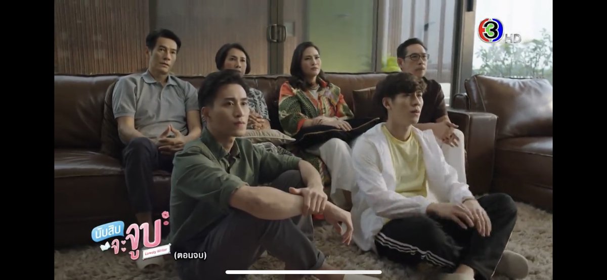 supitcha_'s tweet photo. ครอบครัวคือดีย์ จับมือกัน นั่งให้กำลังใจ น่ารักมาก อบอุ่นมาก  #NubsibTheEnd https://t.co/tenYXUrAVs
