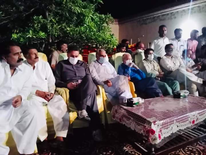 PTIPoliticsss's tweet photo. حافظ آباد میں مسلم لیگ ن کی اہم وکٹ گِر گئی!
سابق ممبر ضلع کونسل چوہدری احسان اللّٰہ بھٹی آف کھٹرانی کا اپنے ساتھیوں سمیت مسلم لیگ ن کو خیر باد کہہ کر ایم این اے چوہدری شوکت بھٹی ،سابق ایم پی اے ملک فیاض اعوان کی موجودگی میں تحریک انصاف میں شمولیت کا اعلان.
#NA87 #Hafizabad #PTI https://t.co/WWcsNQIpo5