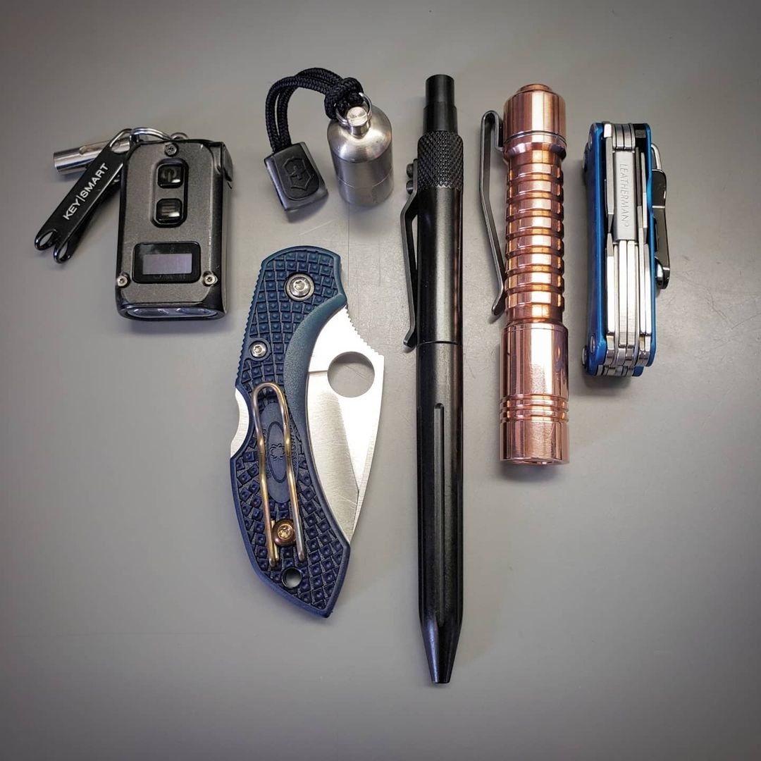 ManventureShop's tweet photo. What do you carry today ?
Photo: TINI2 - the latest keychain torch from Nitecore!

🔹500 lumens
🔹OLED display
🔹USB C rechargeble

↪️Via @blade_chuudoku

#nitecoretini2 #campinghacks #everydaydump #knifelife https://t.co/gBDGLJqSHl