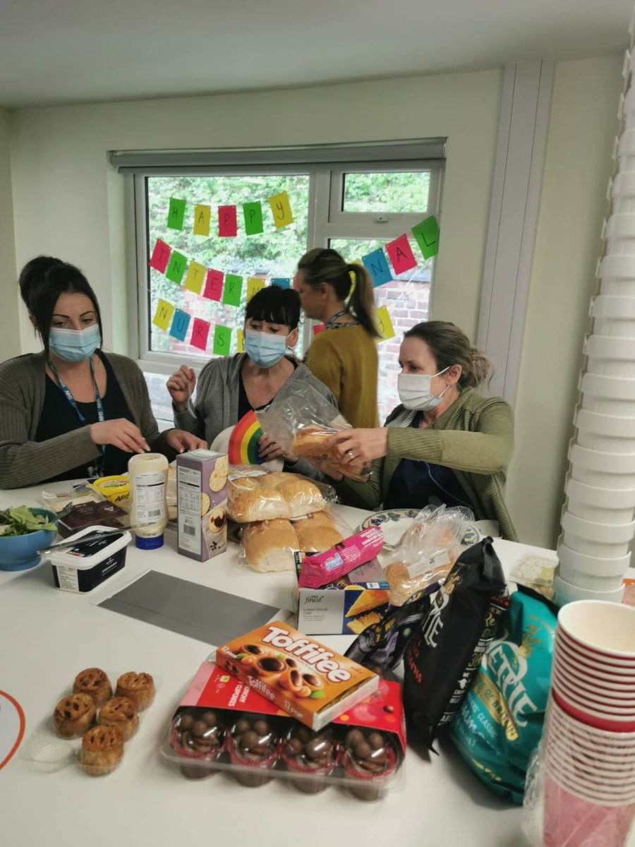 Nurses certainly know how to put on a good spread...who can refuse a cottoms hotpot!? 👩🏻‍⚕️👨🏻‍⚕️International nurses day 🏥 celebrated by our St Helens CRHT at HBH! Well deserved celebration of hard work 🙌🏻 @NWBoroughsNHS #sthelens @paulaleath