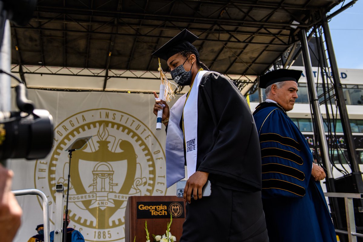 It's not a 4-year decision, it's a 40-year decision

 🏀🐝🎓