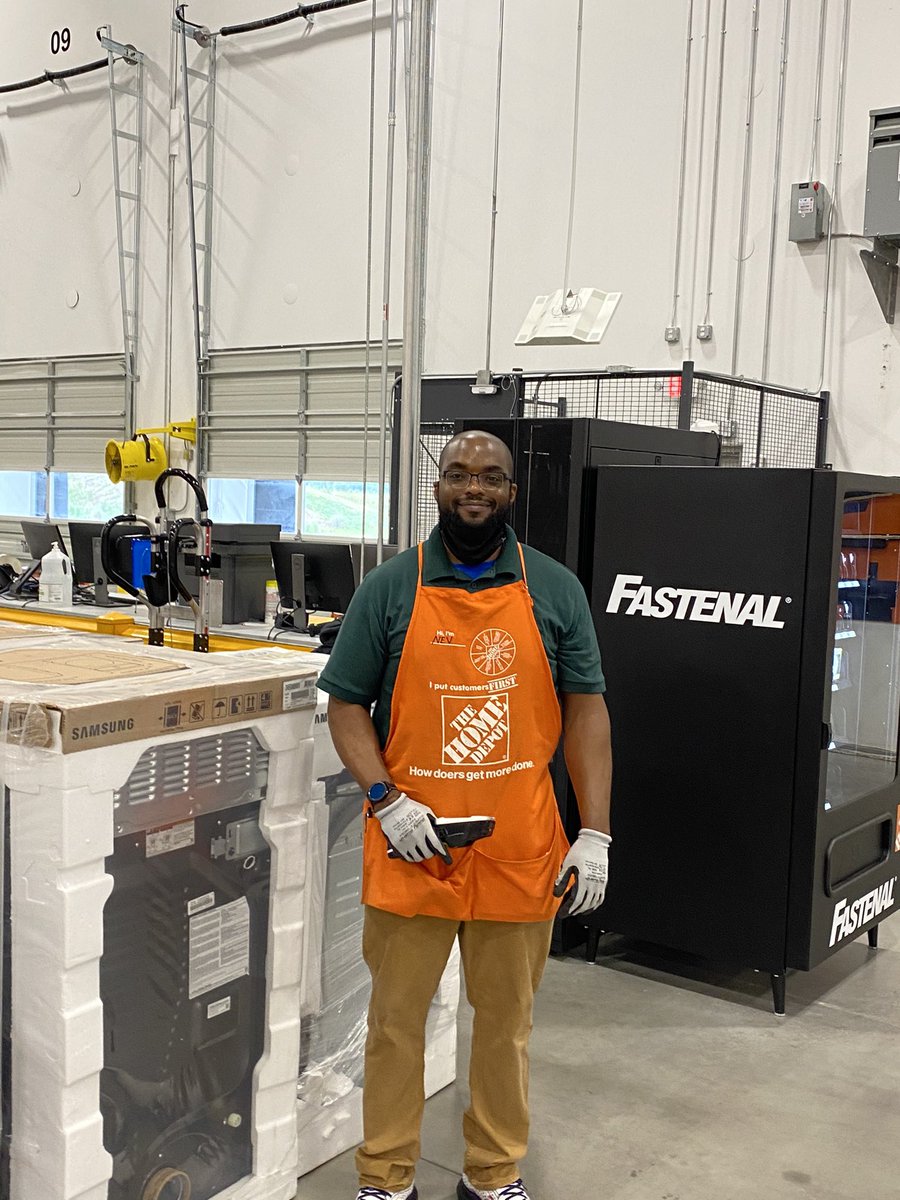 MDO5917's tweet photo. Join us in congratulating GWA II Nev on his 11 year anniversary with Home Depot!! https://t.co/oMIfpfFkzS