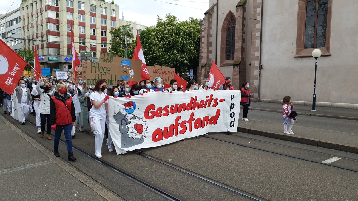 1000 Menschen demonstrieren am #TagderPflege in Basel für bessere Arbeitsbedingungen in der Pflege! @VPOD_Schweiz