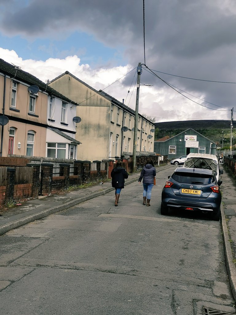 BACommCreate's tweet photo. This week the Community Development Team and CHO Jo Blosse have been out hearing the thoughts & opinions of our customers living in The Avenue in Garndiffaith! Listening to the voice of our customers to make positive change! #AssetMap #CommunityDevelopment #Housing #Torfaen https://t.co/7XEWcrN5IM