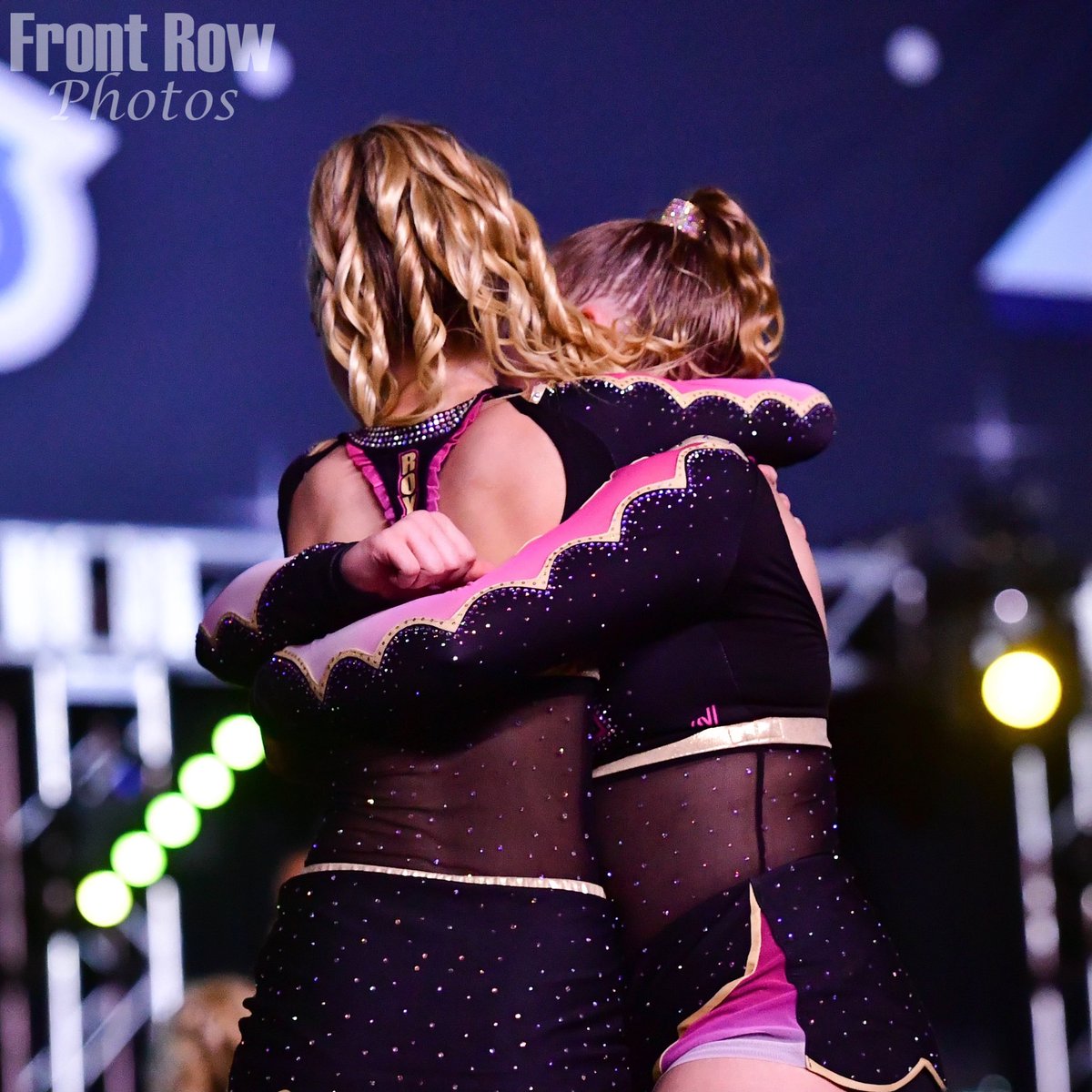 Front Row Photos tweet media