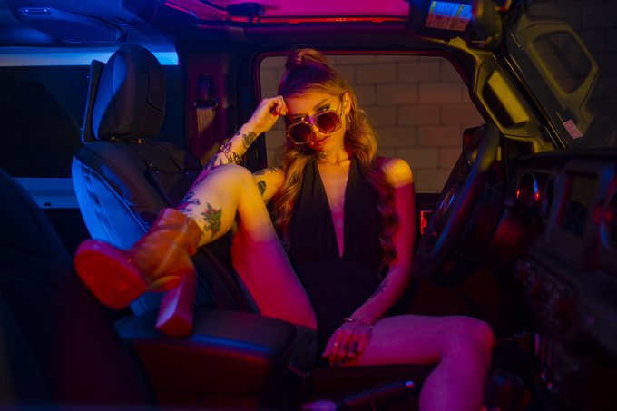 Watch Vanessa Vega's leaked NSFW photo on TwXstars