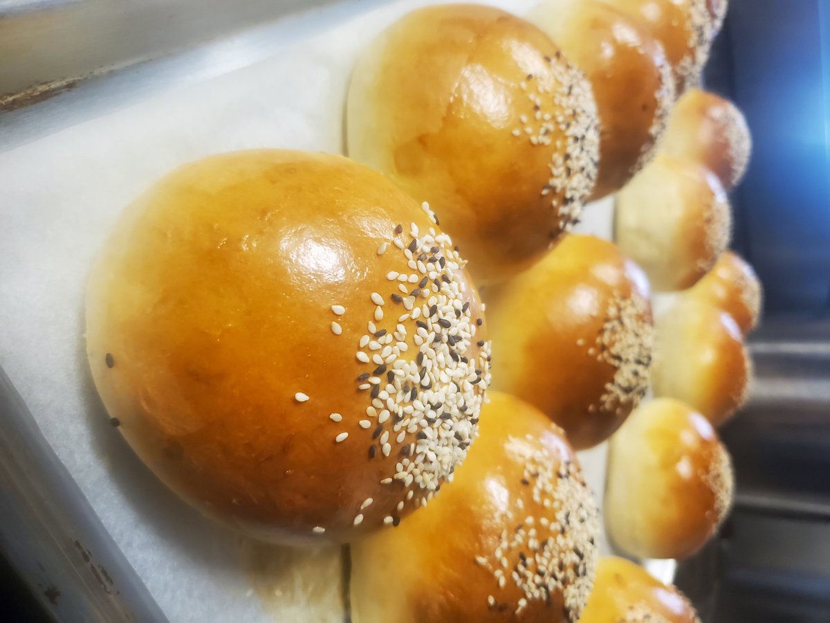 eat_oa's tweet photo. Now that's a nice bun! 👌

Smash Burger Menu Going Down This Friday! 🍔🍔
.
.
.
.
.
#eatoa #andersoncraftales #exploreldnont #ldnont #digoev #shoplocal #OEVwalkupwindow #neighbourhood #walkupwindow 
#oev #dine519 #519eats https://t.co/dVRpE4obPX