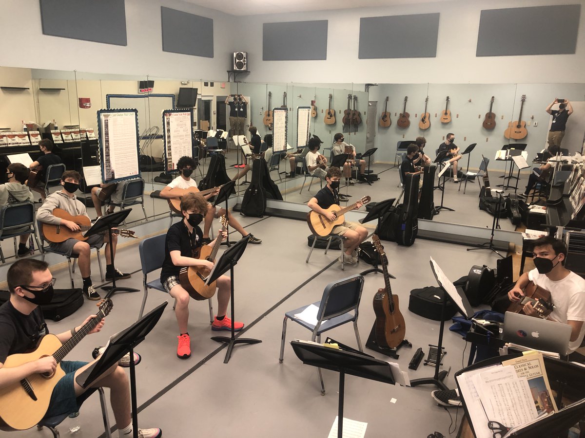 Problem: The world needs more LIVE GUITAR CONCERTS! Solution: watch the NBPS guitar concert live stream. Here is a picture of our last rehearsal and the link for the show!
vimeo.com/event/897214/b…
<a href="/NBFineArts/">NB Fine Arts</a> <a href="/NBPSEagles/">North Broward Prep</a>