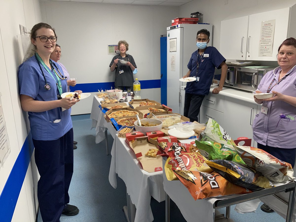LindaCo60340846's tweet photo. Feeding the staff including doctors ready for their 100 miles run in one week to raise money for the Stroke Unit at UHNM - to buy technology for our community stroke patients please give generously. Look out for the Captain Tom 100 Challenge donation link ⁦@UHNM_NHS⁩ ⁦ https://t.co/TiWFEox8ri
