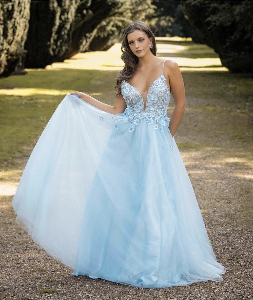 Just a few of the gorgeous new arrivals from <a href="/kixxmekate/">Kiss me Kate</a> 🥰

#promdresses #promdress #prom2021 #bedfordshireprom #hertfordshireprom #lutonschools #bedfordshireschools #bedfordshiremums #hertfordshireschools #hertfordshiremums
#hertfordshiremum #lutonprom #luton #promgirl