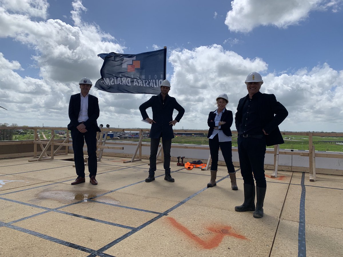 avine_fokkens's tweet photo. Vandaag een hoogtepunt: het bereiken van het hoogste punt van ons Swettehûs. Vanuit hier bedienen we straks tientallen bruggen. Het wordt een parel onder  de circulair gebouwen. Samen met ⁦@BienseDijkstra⁩ ⁦@DoekevanWieren⁩ en #ZantmanArchitecten https://t.co/BBQjTj3vvz