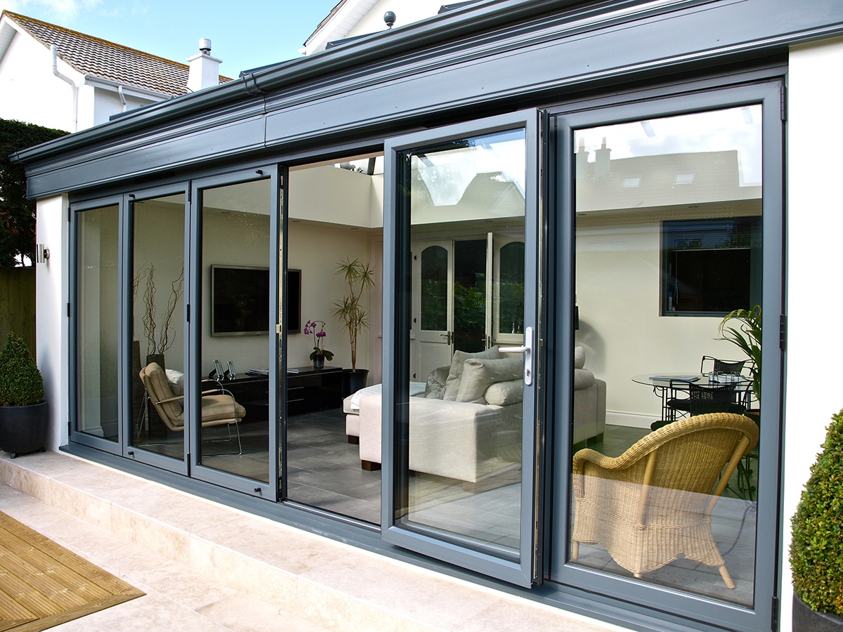 SilverTreeWD1's tweet image. It's not too late to get those bifolds in for the summer. Give us a call on (01279) 883292 for a no obligation, contact free quote #summer #needsomesun #bifolds #homedecor #homeimprovement