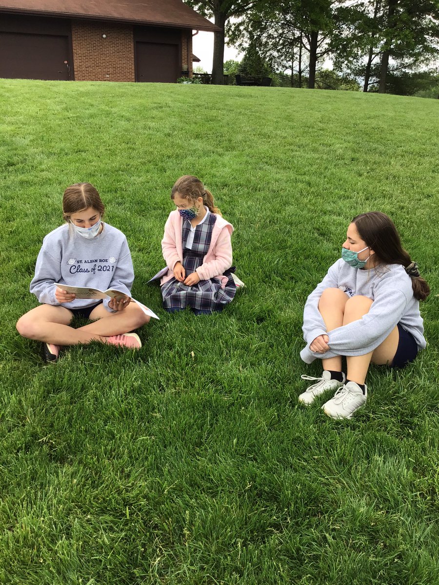 Mrs_Dohr's tweet photo. Buddy time outside @StAlban_School  @Mrs_DOwens  #onlyatstalbanroe https://t.co/EGgCQ9TsLX
