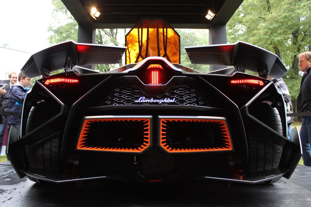 Twitter 上的 Cambrian 一日一名車pro 5 12 Lamborghini Egoista 重量 950kg エンジン 5 2l V10 最高速度 350km H 馬力 592hp ランボルギーニ創立50周年を祝し造られたコンセプトカー 車 名はイタリア語で 利己主義者 の意 戦闘機がモチーフであり