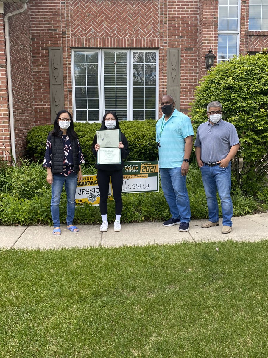 Molly Owles tweet media