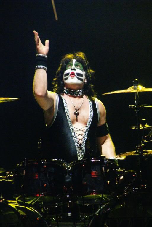          Happy birthday Eric Singer He is a greatest drummer. 