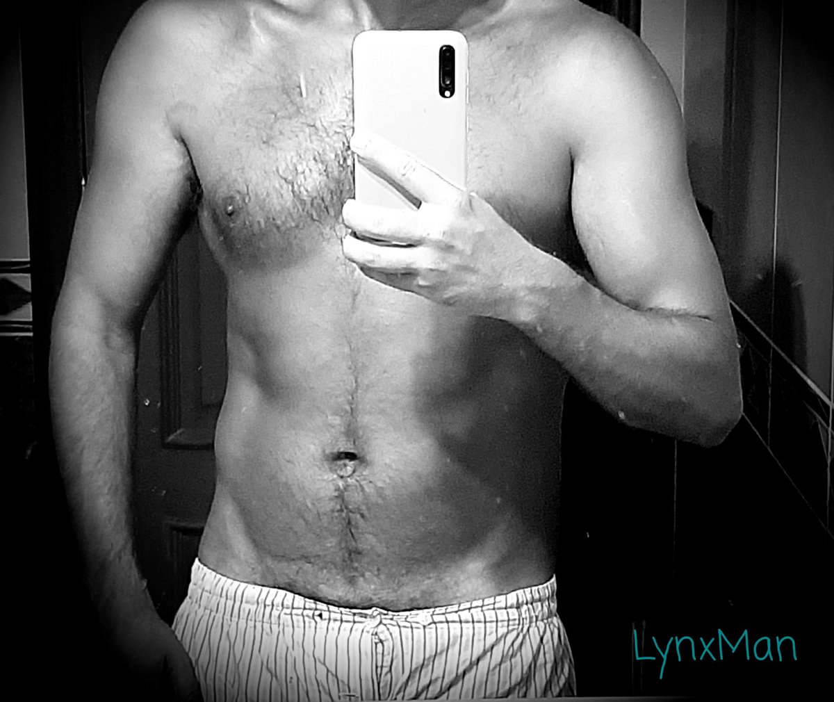 The_Lynx_1's tweet photo. Sigo a mi bola y ya este miércoles subo foto d torso en vez d barbas (d hecho ya no la llevo,sino un rasurado d 3-4 días)
Como se marque algún cuadradito creo q los miércoles haré doblete o triplete d fotos en TW😜
Buen miércoles!
Bon dimecres!
#IndomitableLynx😼🐈
#BeIndomitable https://t.co/ZV7FZzR59Q