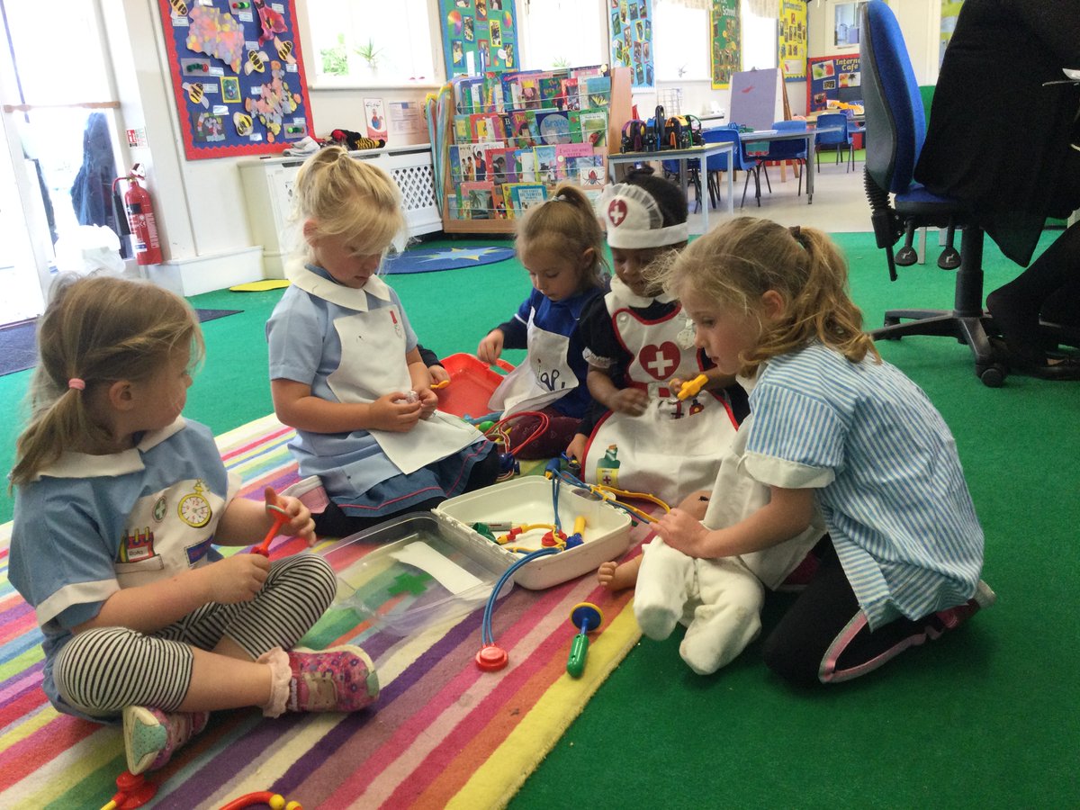 CHSEarlyYears's tweet photo. It was a fun morning in Nursery today with our pupils weighing objects using the balancing scales and taking on the role of nurses and doctors in the role play area for Nurses Day! #nursesday2021 #EYFS https://t.co/XyZMSrhFAV