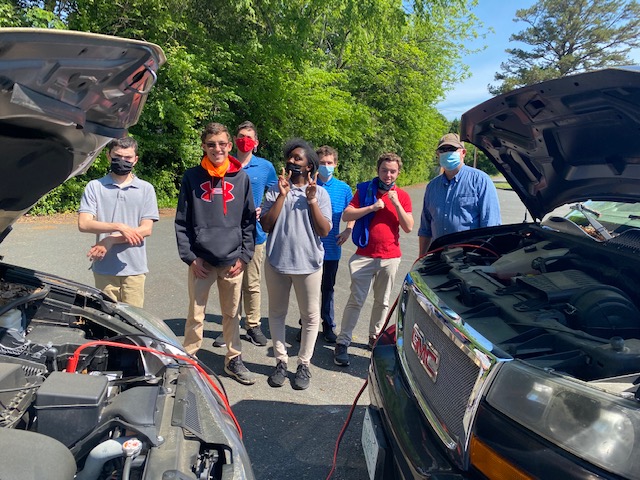 PhilipsAcadNC's tweet photo. #schoolvan + #goodsamaritan= success
Last week, #everybodyworkswednesday brought a surprise lesson in auto care.
Wonder what will today bring? https://t.co/nTFkXrzJcR