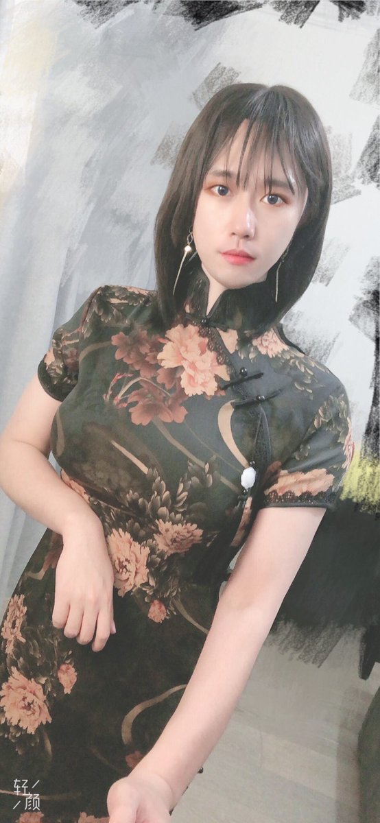jingledy2's tweet photo. 太喜欢旗袍啦，穿上超女人~ https://t.co/IAsiXxEZLU