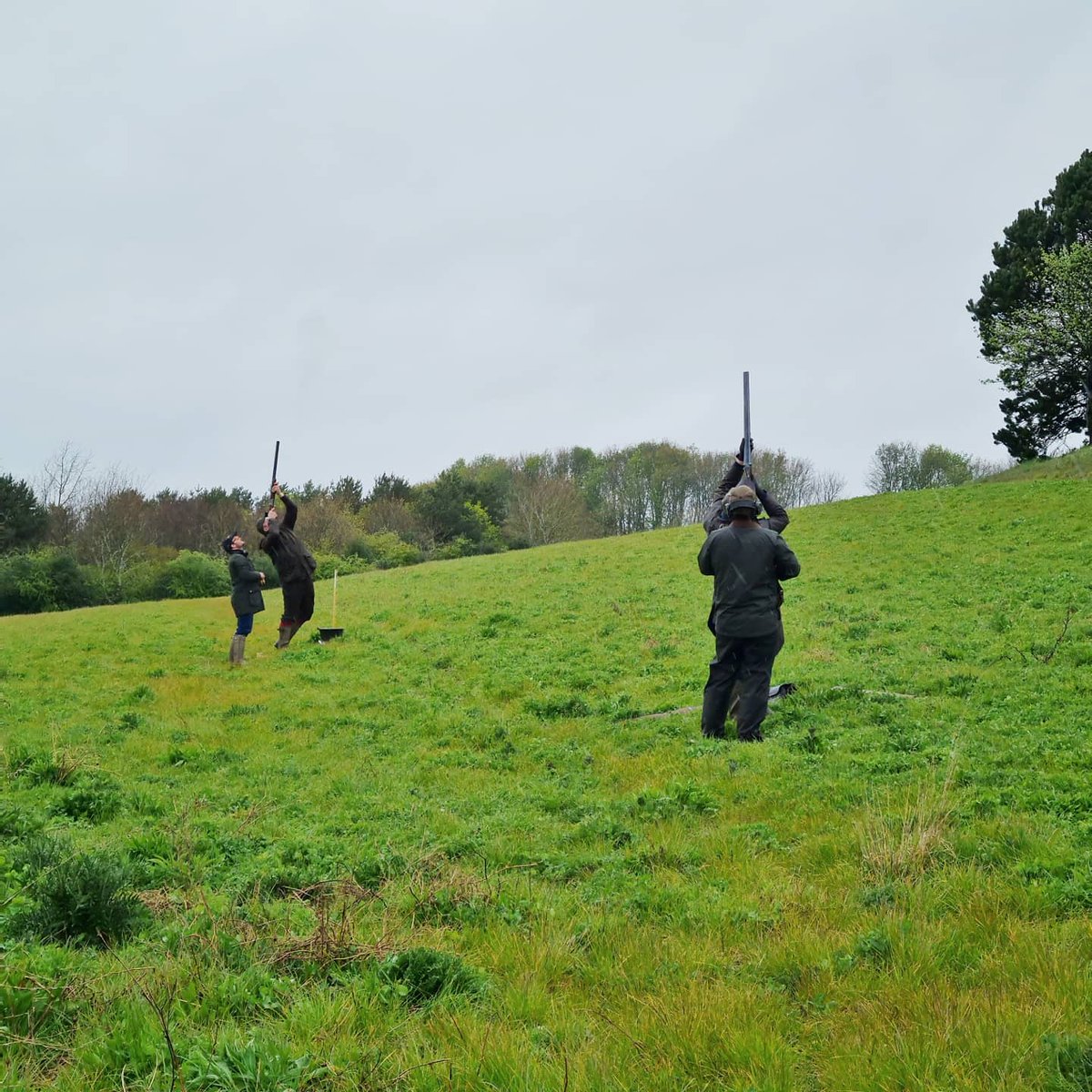 thelincsgent's tweet photo. Extremely wet but brilliant day with these guys on Saturday 🌧
🌧
🌧
#simulatedgameshooting #simulatedgame #simulatedgameday #weekend #shooting #gameshooting #clayshooting #claypigeonshooting #lincolnshire #countryside #countrylife #fieldsports #fieldsportsbritain https://t.co/vCvSzmKFUs