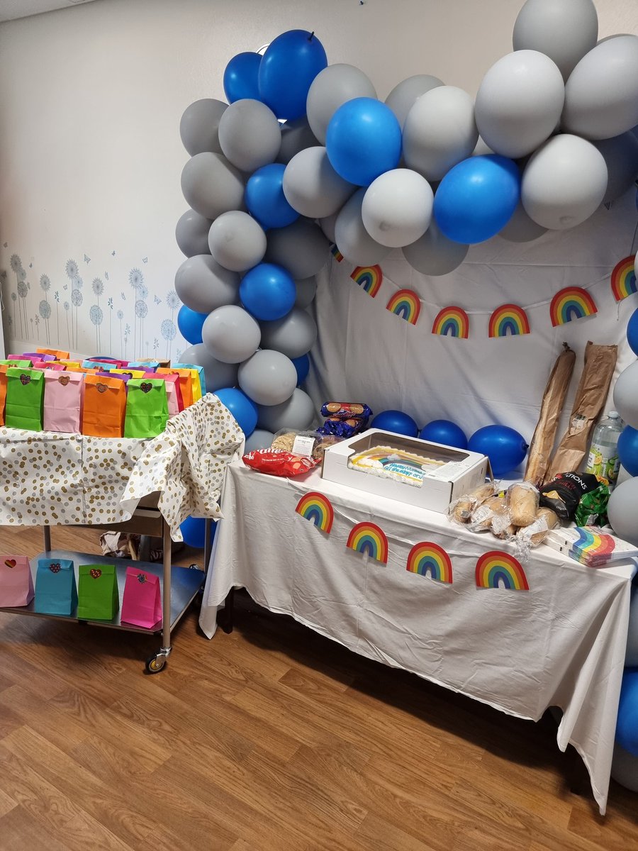 Em_the_Wolrab's tweet photo. Happy nurses day to the medical Division  at the Royal Oldham💗 #InternationalNursesDay #ThankYouNurses #NursesWeek @CardiacTeamTROH @NCAlliance_NHS @NCAlliance_Jobs @kate200707 @ZenaLeigh_x @DaniDey2 https://t.co/cVjL6nTYbb