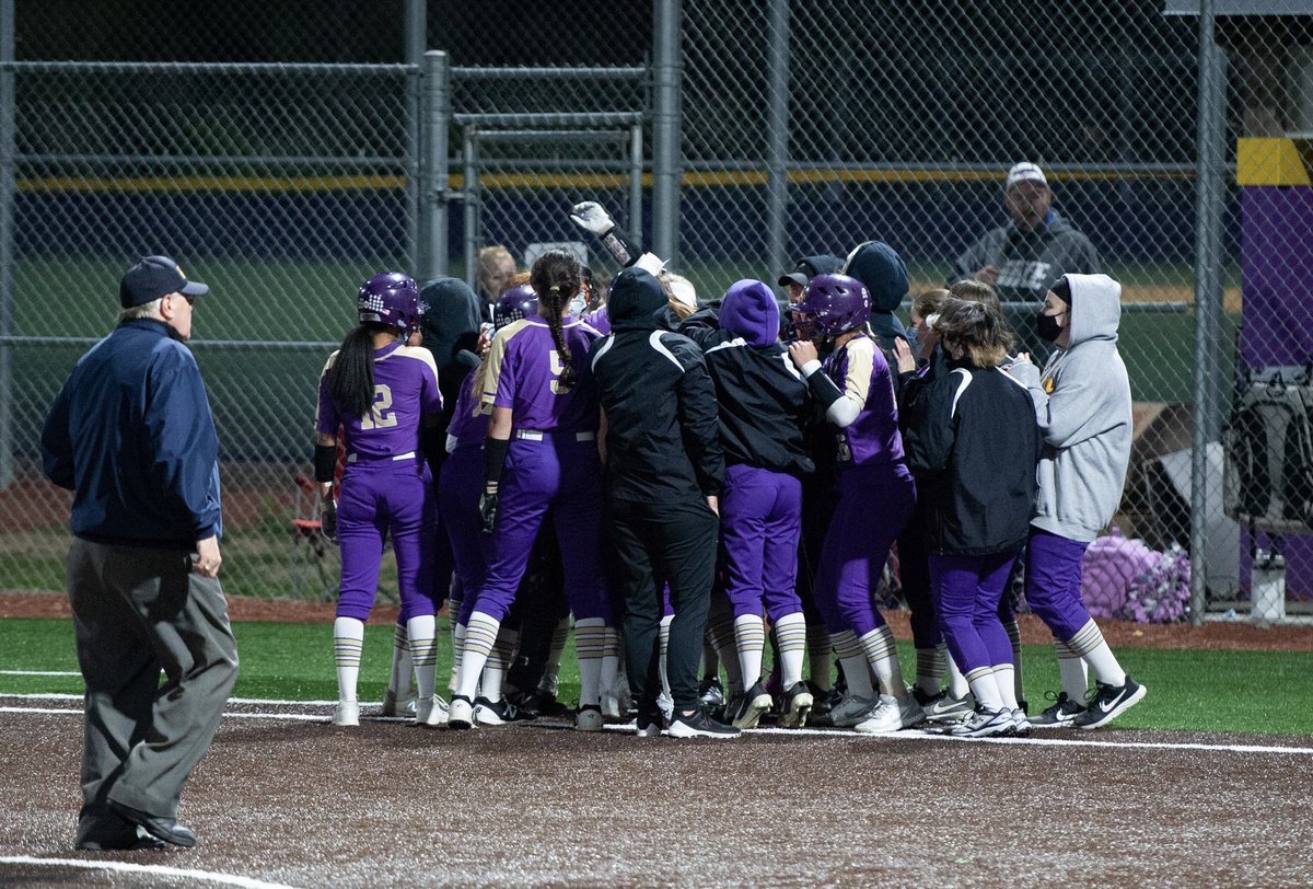 PlumSoftball's tweet photo. The Lady Stangs battled against Kiski for 9 innings and came out strong with a 7-6 win on senior night‼️🥵🐴 #stanggang #bigboyszn 

Mel Mienke broke the school record (125 strikeouts) with 18 strikeouts today 

Makenzie Lang and Hannah Blanford had 2 RBIs https://t.co/OLZWUS18kE
