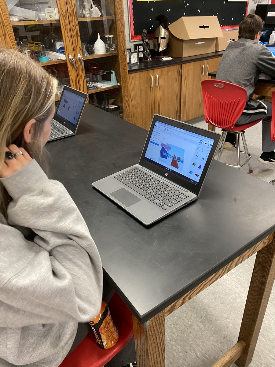bmcdaniel19831's tweet photo. Students @SaralandMiddle learn CAD drawings with unit on simple machines https://t.co/uhNmEUyYMQ