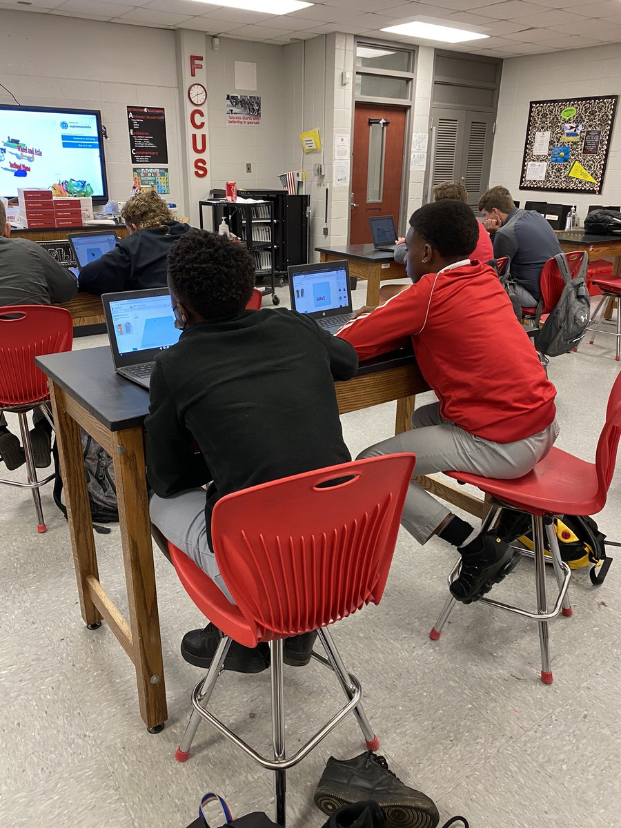 bmcdaniel19831's tweet photo. Students @SaralandMiddle learn CAD drawings with unit on simple machines https://t.co/uhNmEUyYMQ