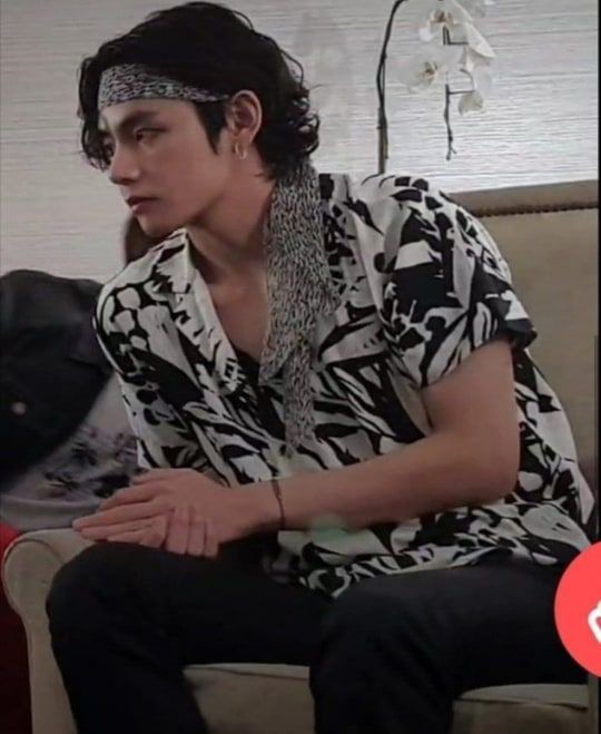 when the puberty hit taehyung like a truck (1/5)