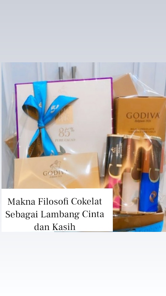 Affafie1's tweet photo. @RiaRicis Terima kasih ibuk hampers coklat nya yg hmmmm mehong 🤗 sehat2 yaa ibuk 
Mohon maaf lahir batin dari kami Rezcis yg hy mendoakan kalian https://t.co/ol5ApvkGG7