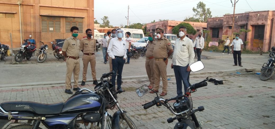 DPRO Sant Kabir Nagar (@dprosknup) on Twitter photo आज दिनांक12/05/2021 को MCH विंग कोविड हॉस्पिटल का निरीक्षण किया।
<a href="/DistrictSant/">District Magistrate Sant Kabir Nagar</a>
<a href="/uppanchayatiraj/">Panchayati Raj Department, GoUP</a>
<a href="/CMOfficeUP/">CM Office, GoUP</a>
<a href="/UPGovt/">Government of UP</a>
<a href="/InfoDeptUP/">Information and Public Relations Department, UP</a>
<a href="/InfoUPFactCheck/">Info Uttar Pradesh Fact Check</a> आज दिनांक12/05/2021 को MCH विंग कोविड हॉस्पिटल का निरीक्षण किया।
<a href="/DistrictSant/">District Magistrate Sant Kabir Nagar</a>
<a href="/uppanchayatiraj/">Panchayati Raj Department, GoUP</a>
<a href="/CMOfficeUP/">CM Office, GoUP</a>
<a href="/UPGovt/">Government of UP</a>
<a href="/InfoDeptUP/">Information and Public Relations Department, UP</a>
<a href="/InfoUPFactCheck/">Info Uttar Pradesh Fact Check</a>