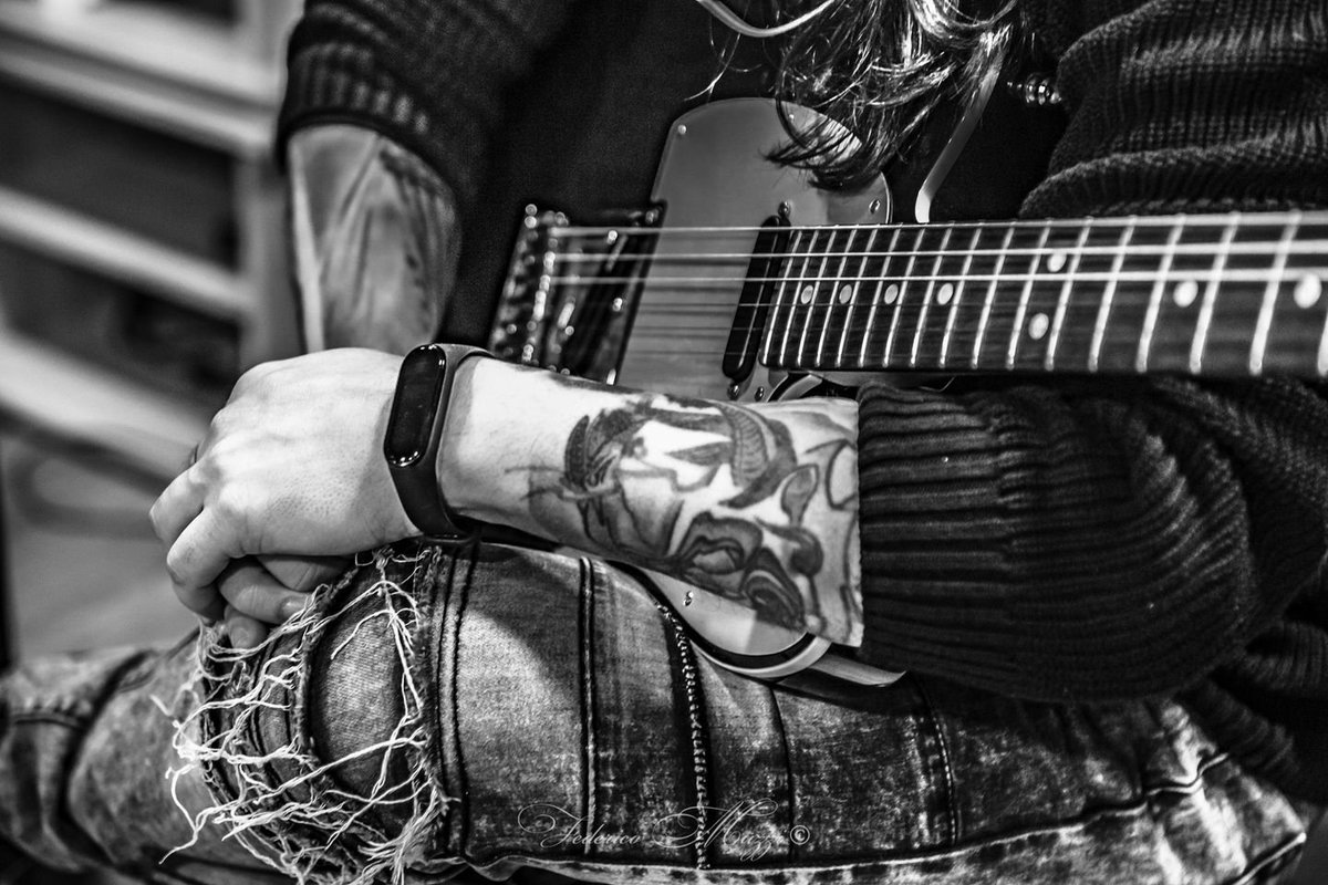 MuzziFederico's tweet image. Lezione
#oraclesun #rock #rockfactory #federicomuzziilsanto #siena #musica #hard #nikon