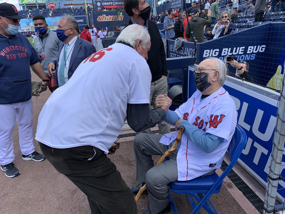 All of our @RedSox greats in attendance yesterday were honored and blown away to be in the presence of 92-year-old @celtics legend and six-time World Champ, Bob Cousy. 

Nice moment here before the game with @RedSox Hall of Famer and 1967 Cy Young Award winner, Jim Lonborg. https://t.co/L2WOXAl0hL