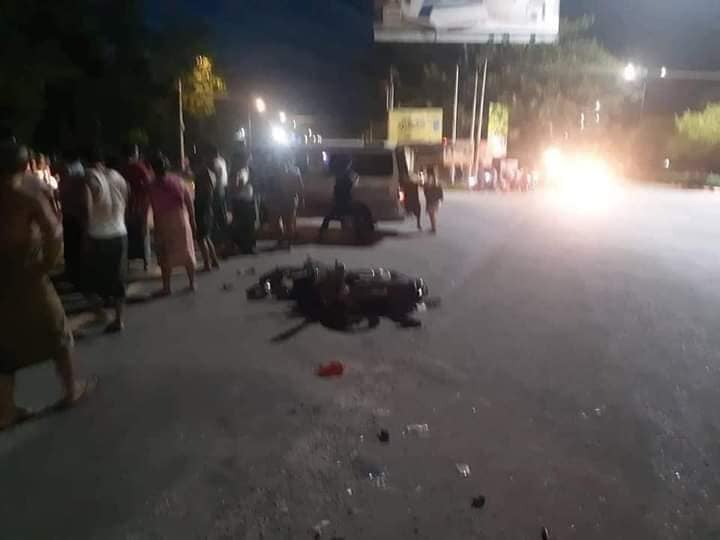 IrrawaddyNews's tweet photo. A couple died Tuesday evening after their motorbike was hit by a military truck in #Bago. The soldiers did not bother to see that the couple received medical attention. The woman died instantly and the man was dead on arrival at a hospital. (Photo: CJ) 

#WhatsHappeningInMyanmar https://t.co/O2lTPViDux