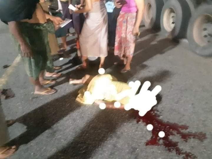 IrrawaddyNews's tweet photo. A couple died Tuesday evening after their motorbike was hit by a military truck in #Bago. The soldiers did not bother to see that the couple received medical attention. The woman died instantly and the man was dead on arrival at a hospital. (Photo: CJ) 

#WhatsHappeningInMyanmar https://t.co/O2lTPViDux