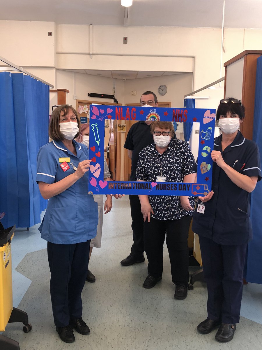 chellelong38's tweet photo. Our Chemo team @NHSNLaG celebrating international nurses day @jo_foster74 @Angiebristow2 @AnnMari37760259 #ProudtobeaNurse #InternationalNursesDay2021 https://t.co/G9qczIu5NJ