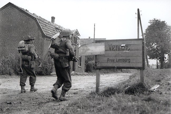 KJvanWijk's tweet photo. Toen & nu #Venray 1944
#OperationConstellation https://t.co/hyg0VI0mn9