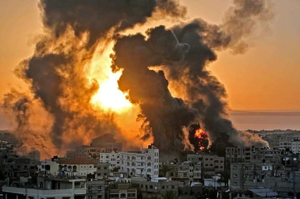 Israeli brutal aggression on #Gaza continues for the 3rd day. #GazaUnderAttack