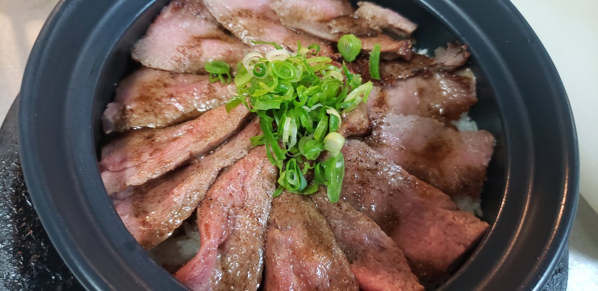 ibaPOLRPORE's tweet photo. 試作でピラフを作る✨
感想は和食屋だったら絶賛美味しいといわれるだろうね、イタリアンとしてはちょっと物足りない、もっとイタリアンらしく❗課題です。 https://t.co/sL84tc9Af8