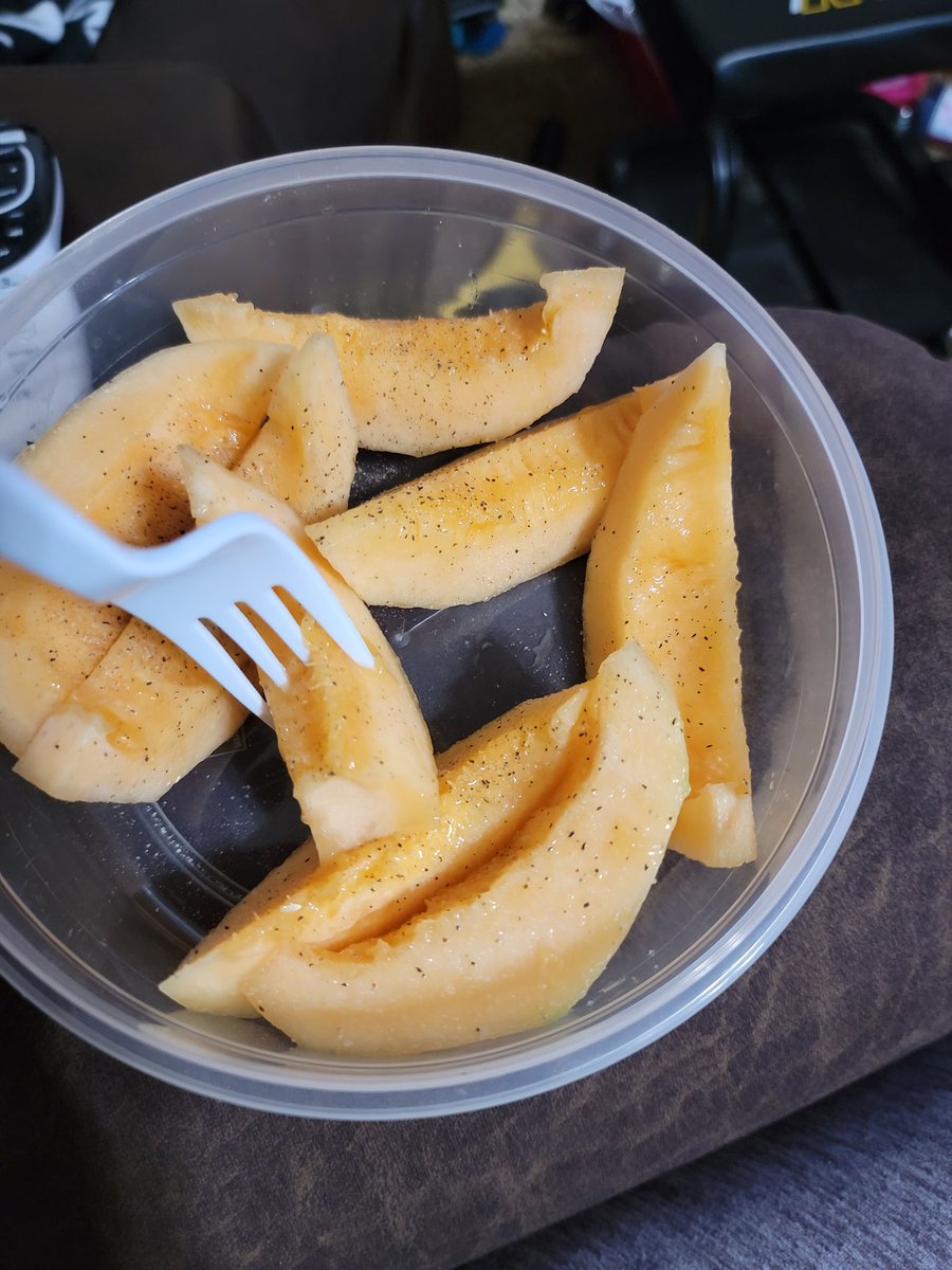 SonniSings's tweet photo. Finally picked a couple of these cuties from my garden! 🍈
#WeGrowStuff #Cantaloupe #OldMacSonniHadAGarden  
#FreshOffTheVine #Breakfast #TastyTreats #myotherjob #Melons  #GardeningAintEasy  #ShePlaysInTheDirt https://t.co/mR4u2VrpNx