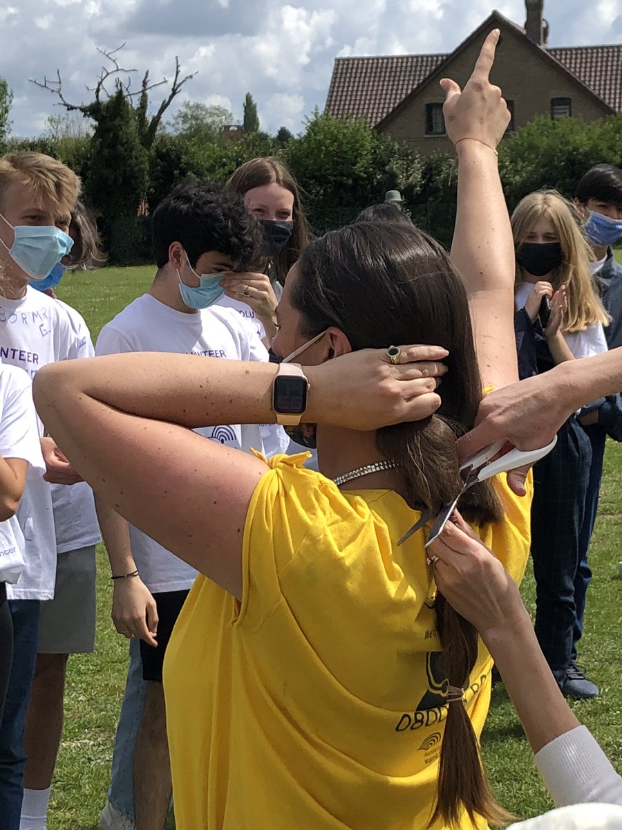 KathyAn53921035's tweet photo. Grade 2 Teacher Mme van Cutsem was a great example of taking action today! She donated her hair to make wigs for cancer patients! The SJIS community Rocks!! #relayrecess #sjis #sjispyp https://t.co/PYSpJeNNdb