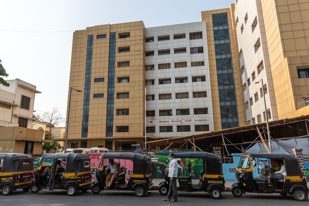 India is reporting nearly 400,000 confirmed infections and 4,000 deaths every day, tallies that are certain to be drastic undercounts.

Some researchers predict that the total number of fatalities could top 400,000 by mid-June, and then keep climbing trib.al/mfTpqcJ
