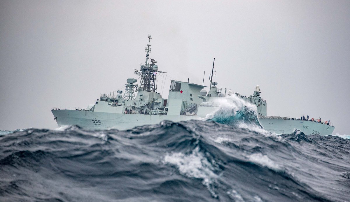 RoyalCanNavy's tweet image. Happy 26th birthday to @HMCSNCSMCalgary, a Halifax-class frigate that has served in the @CanadianForces and RCN since 1995!🎈🥳🎂

#HMCSCalgary recently joined the Canadian-led Combined Task Force 150 (CTF 150) multinational patrol in the Arabian Sea region as part of #OpARTEMIS