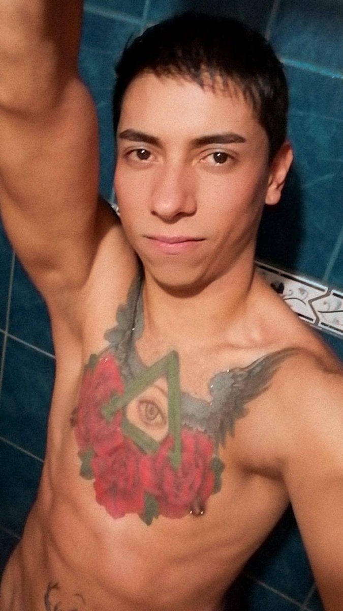 dangerousboy___'s tweet photo. Duchita rica 🔥 alguien que me haga compañía 😏🤭

#MiercolesDeGanarSeguidores #Miercoles #FelizMiercoles #hot #hotboy #SiguemeYTeSigo #followme #duchita #Chile #latino https://t.co/wSTQNwkXqD