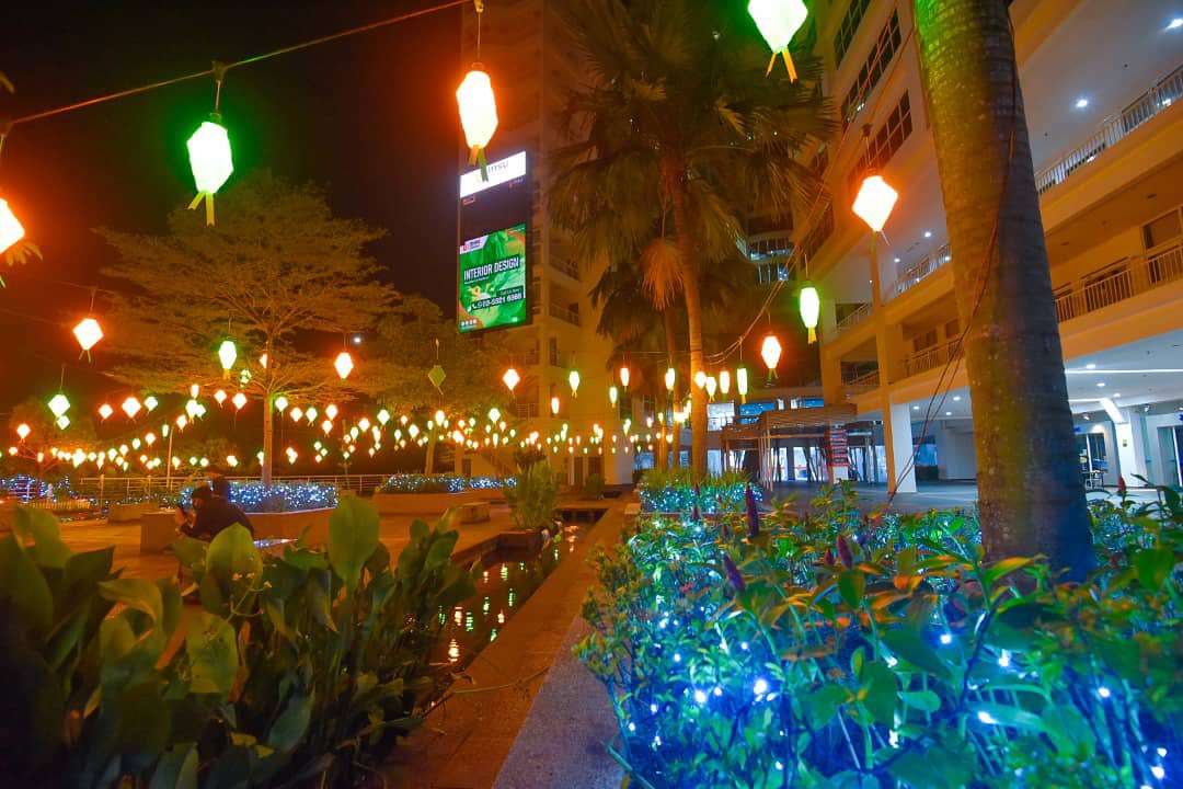 MohdShukriYajid's tweet photo. The lighting adornments on @MSUmalaysia campus welcomed the eve of #Syawal with hopes as we end the blessed #Ramadan. Hopes &amp; well wishes await the future, and I'm looking forward to this. #MSUSyawal2021 @MSUCollege @msumcmalaysia #EidMubarak https://t.co/oOyMCoIyuE