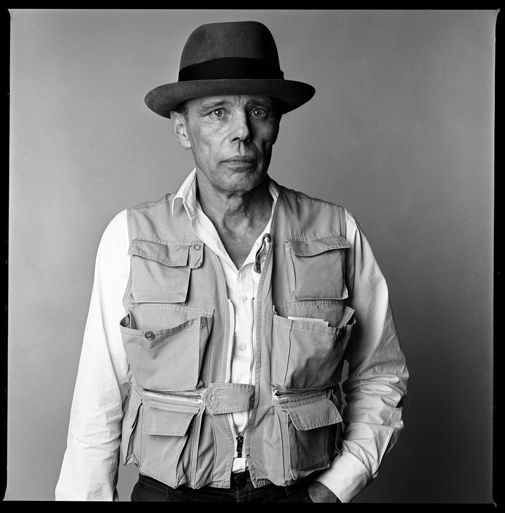 ACFWashington's tweet image. #HappyBirthday Joseph Beuys! Questioning art spaces, Beuys created his work “Basisraum Nasse Wäsche” in Vienna as a reaction to a discussion about art spaces.
Photo 1 © Laurence Sudre / Bridgeman Images
 //Photo 2 © Hans Nevidal, Archiv Hans Nevidal / Bildrecht, Wien 2021