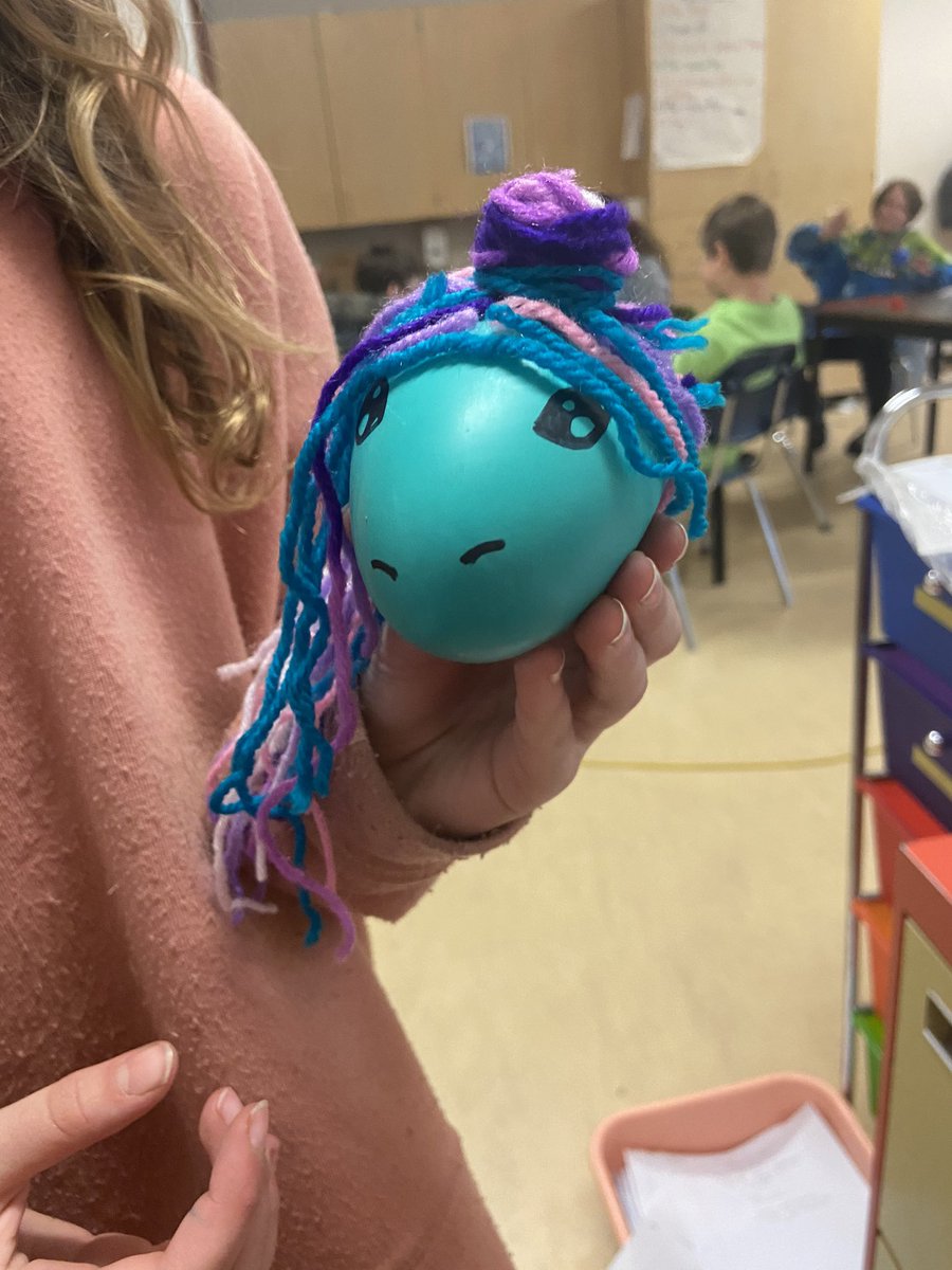 LeahMarch7's tweet photo. Making stress balls with the kids while talking about #MentalHealthAwareness https://t.co/8ZTFFxK6OX