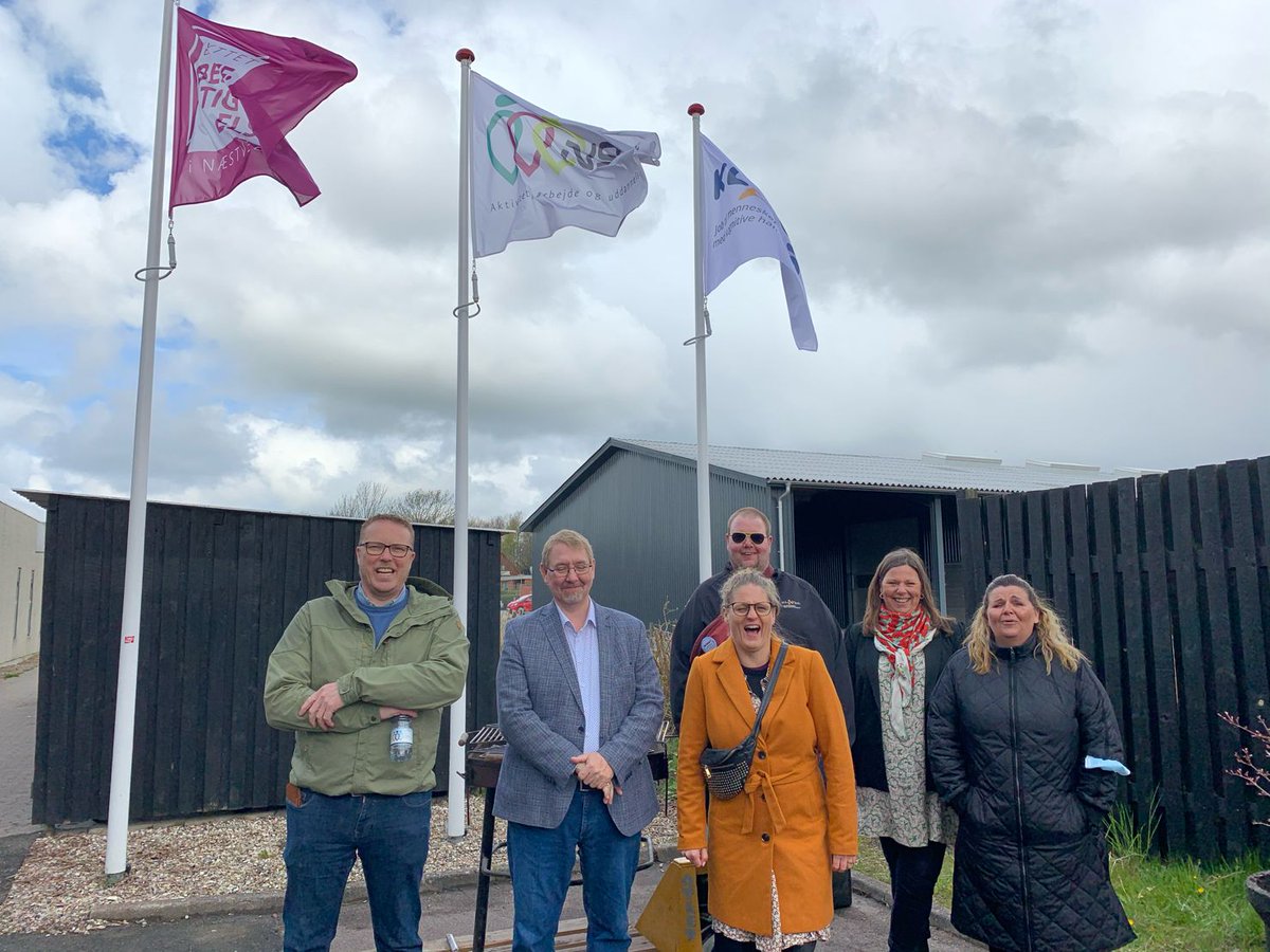 I Næstved er det kommunale beskæftigelsestilbud/STU så glade for samarbejde med os, at man har hejst et KLAPjob-flag på matriklen sammen med sit eget. Det er vi glade for, og begejstringen for samarbejdet er gensidig 😀🙏